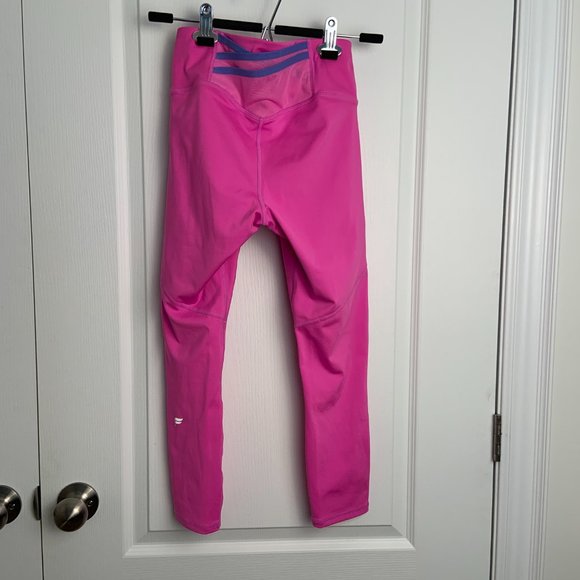 Fabletics Trinity Motion365+ High Waisted Capri Pink/Periwinkle Leggings Size S - Picture 9 of 15